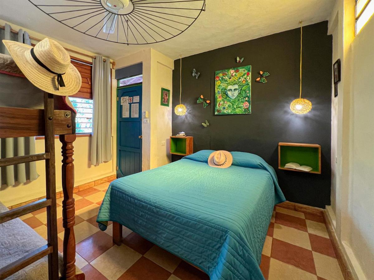 Hostel Candelaria Вальядолид Экстерьер фото