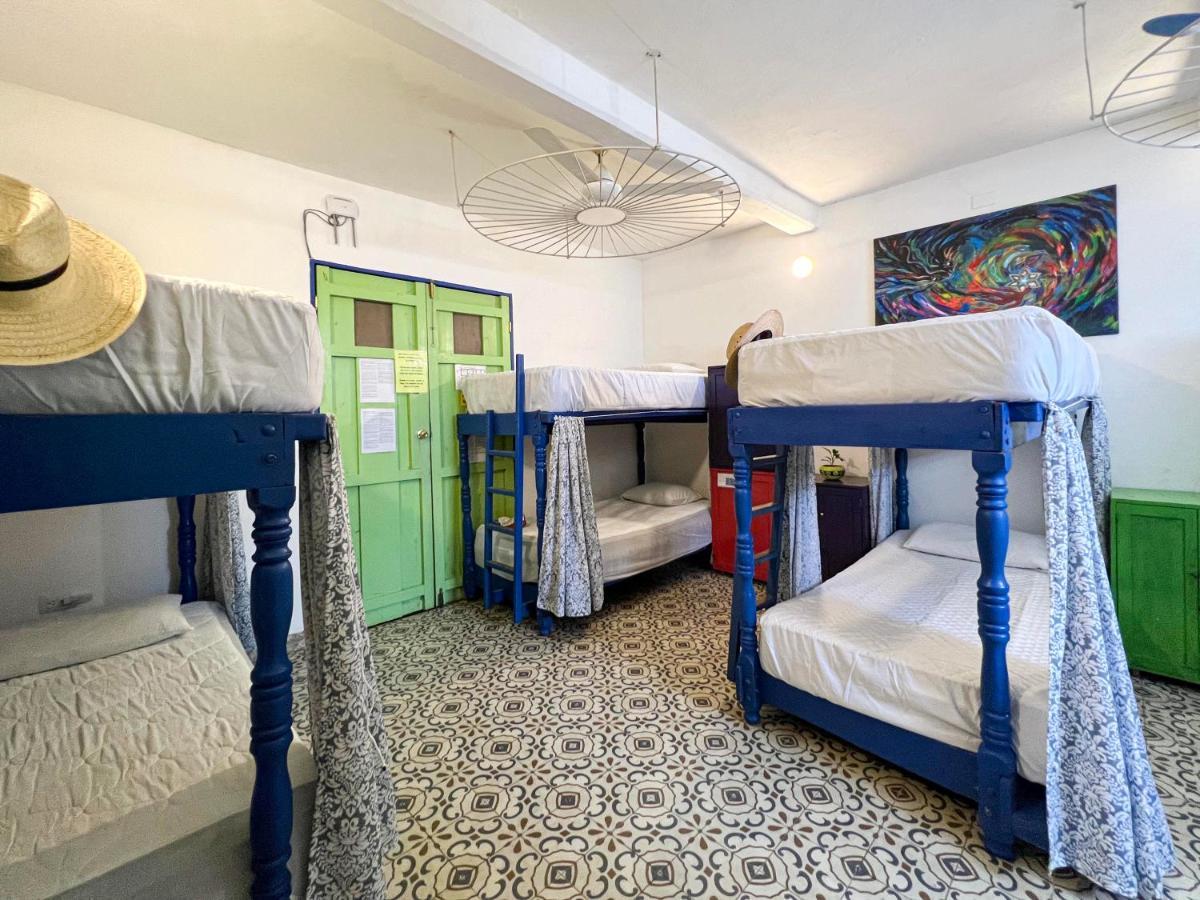 Hostel Candelaria Вальядолид Экстерьер фото
