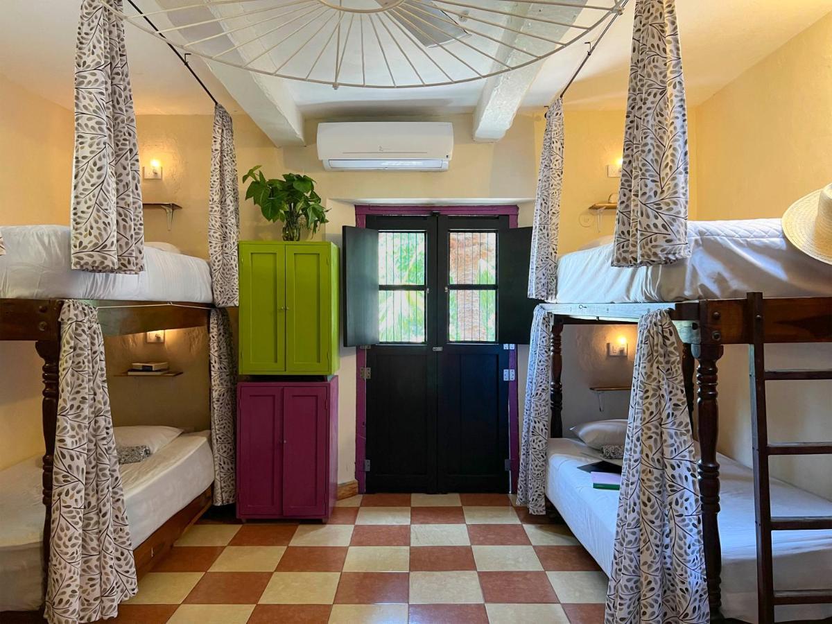 Hostel Candelaria Вальядолид Экстерьер фото