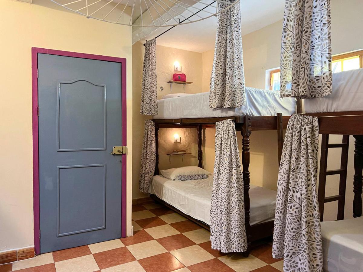 Hostel Candelaria Вальядолид Экстерьер фото