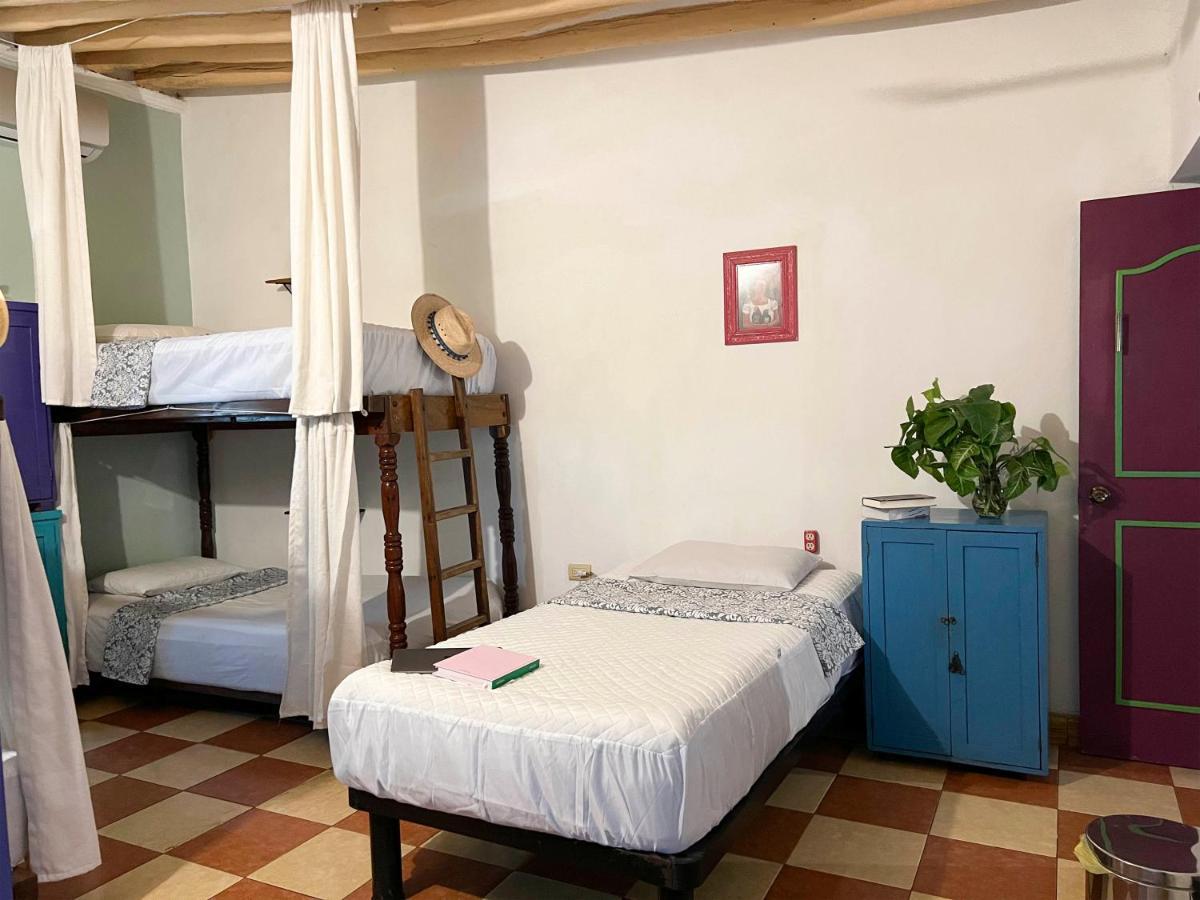 Hostel Candelaria Вальядолид Экстерьер фото