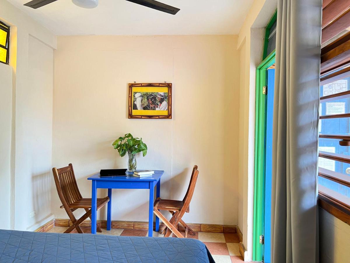 Hostel Candelaria Вальядолид Экстерьер фото