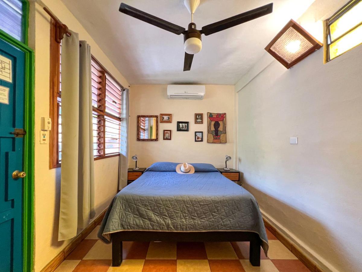 Hostel Candelaria Вальядолид Экстерьер фото