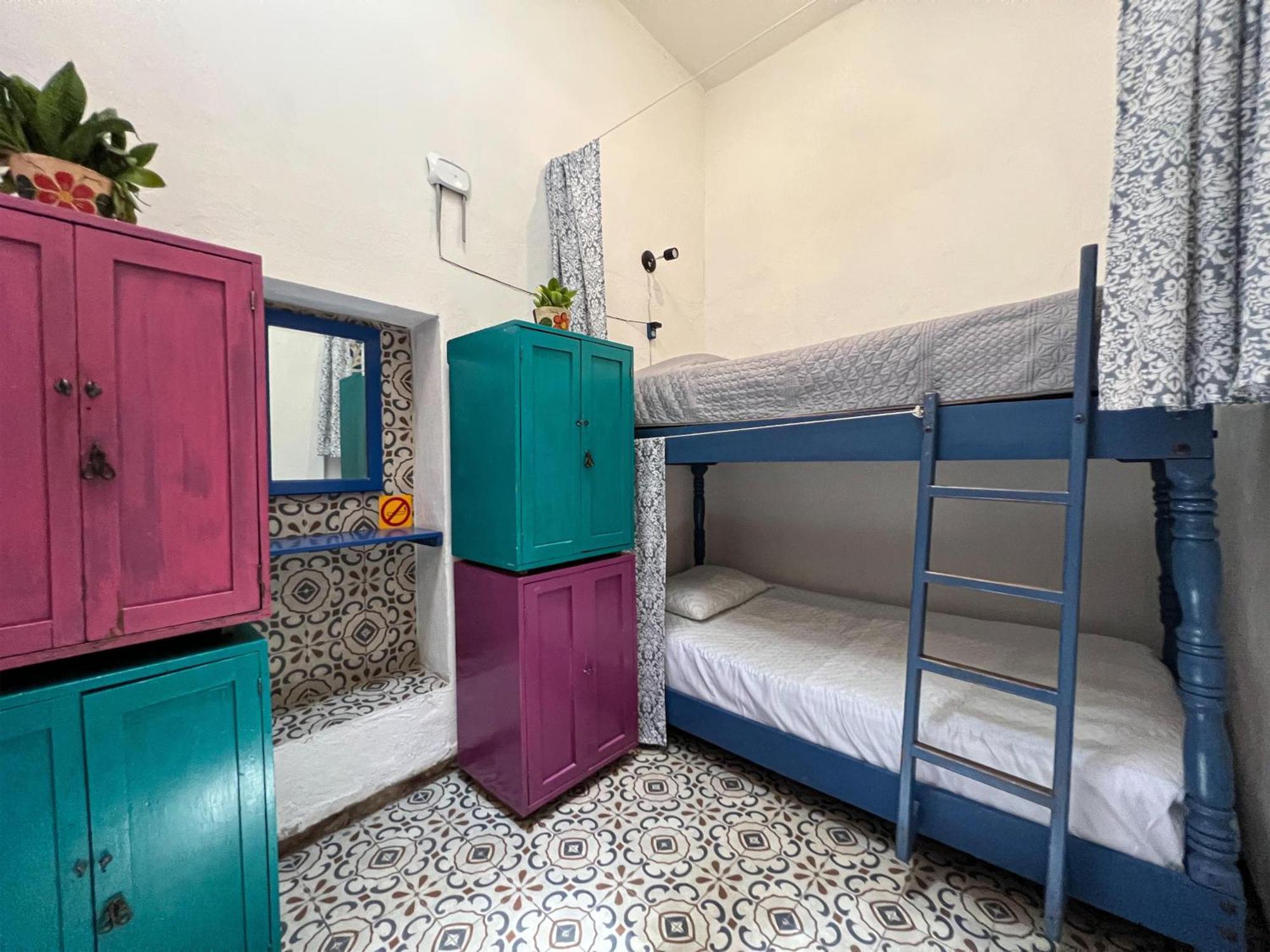 Hostel Candelaria Вальядолид Экстерьер фото